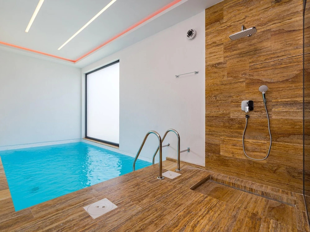 Luxury Villa With Private Indoor and Outdoor Pool
