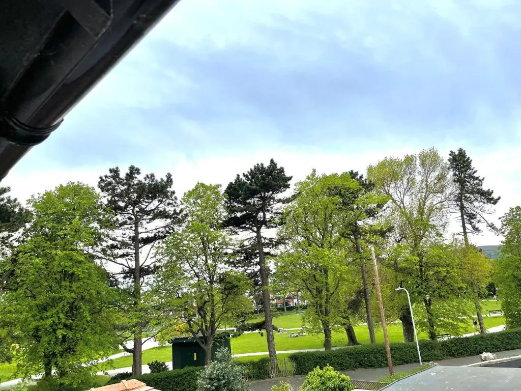 1st floor 2 bedroom apartment with park views and garden.