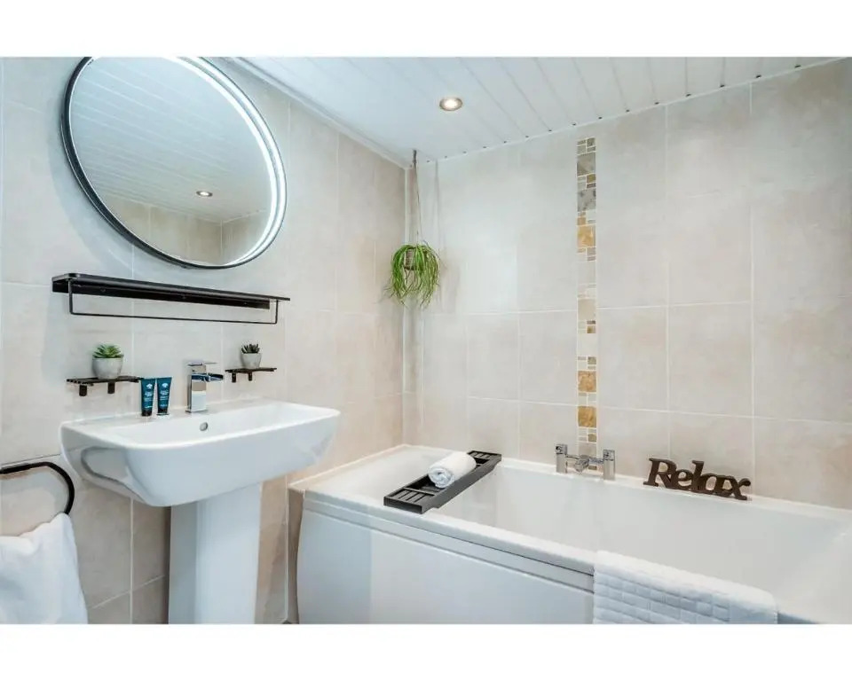 Central Belfast Apartments: Retro R&R