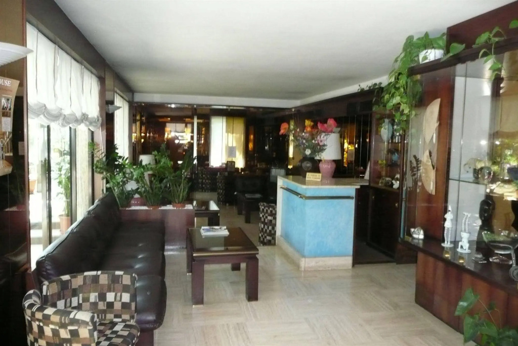 Club Hotel