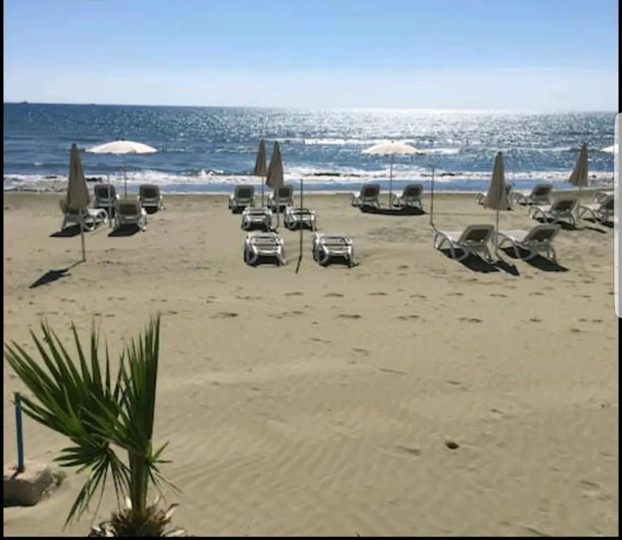 Bettys 1br seafront apt