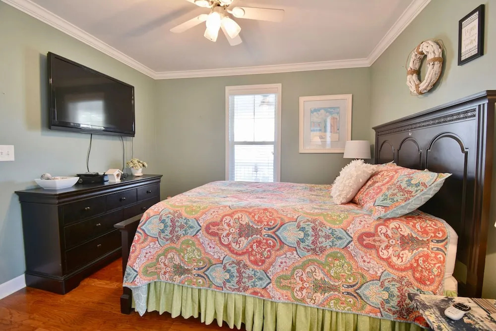 1 Block To Beach! Ocean-view Oak Island 4 Bedroom Home