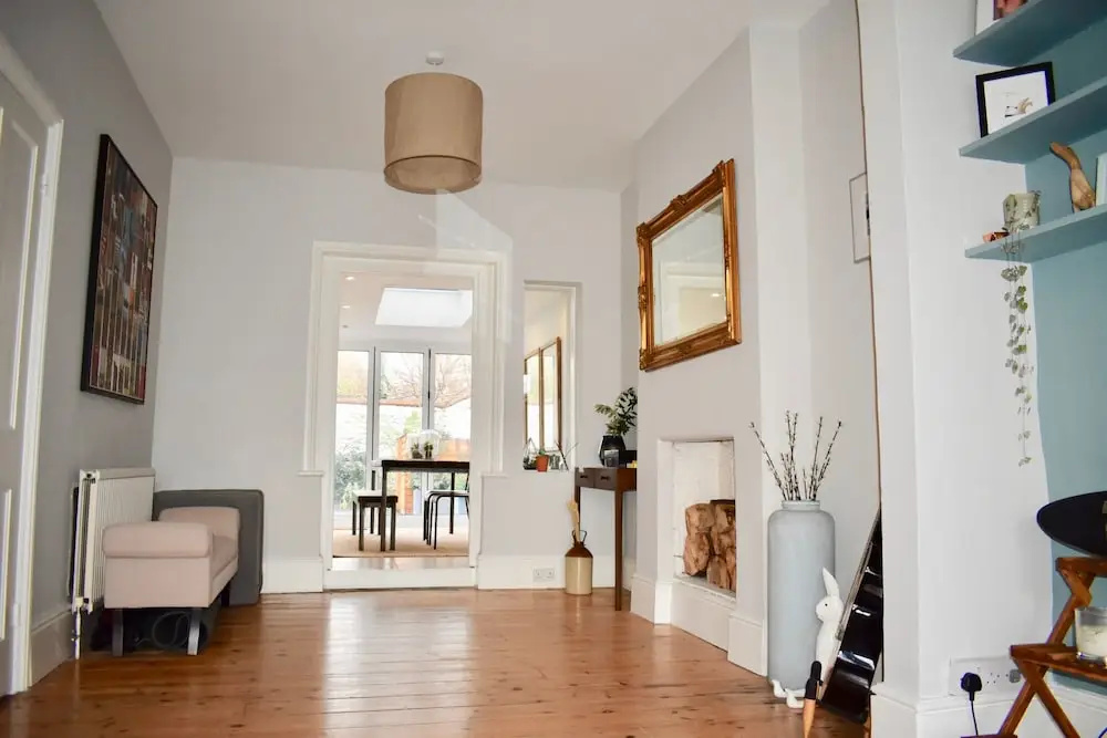 4 Bedroom Townhouse Near the Beach