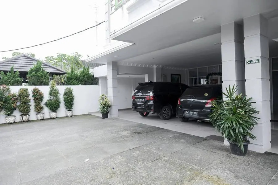 RedDoorz near RS USU Medan 3