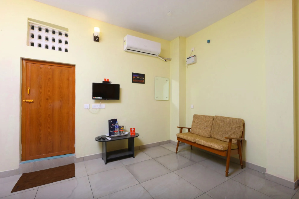 Super Hotel O Thavalakuppam Near Bus Stand