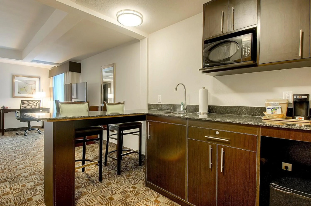 Holiday Inn Express & Suites Carlsbad Beach by IHG