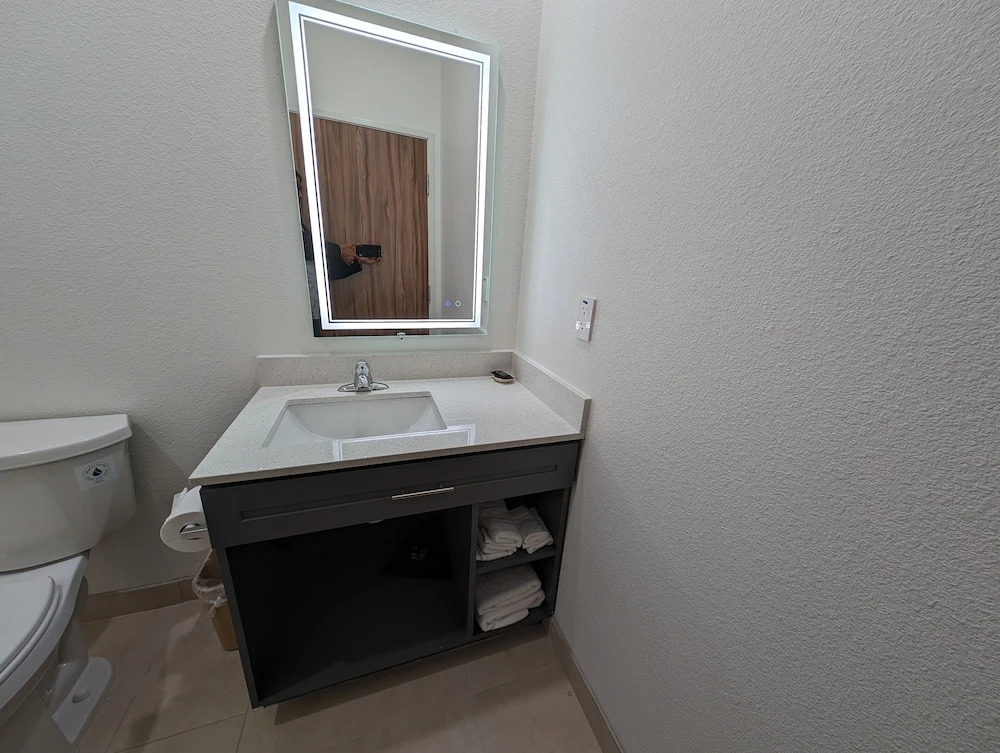 Texas Bungalows Hotel and Hotel Que at i35 Austin Pflugerville