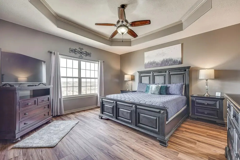 Relax Fireside: Branson West Gem w/ Hot Tub Access