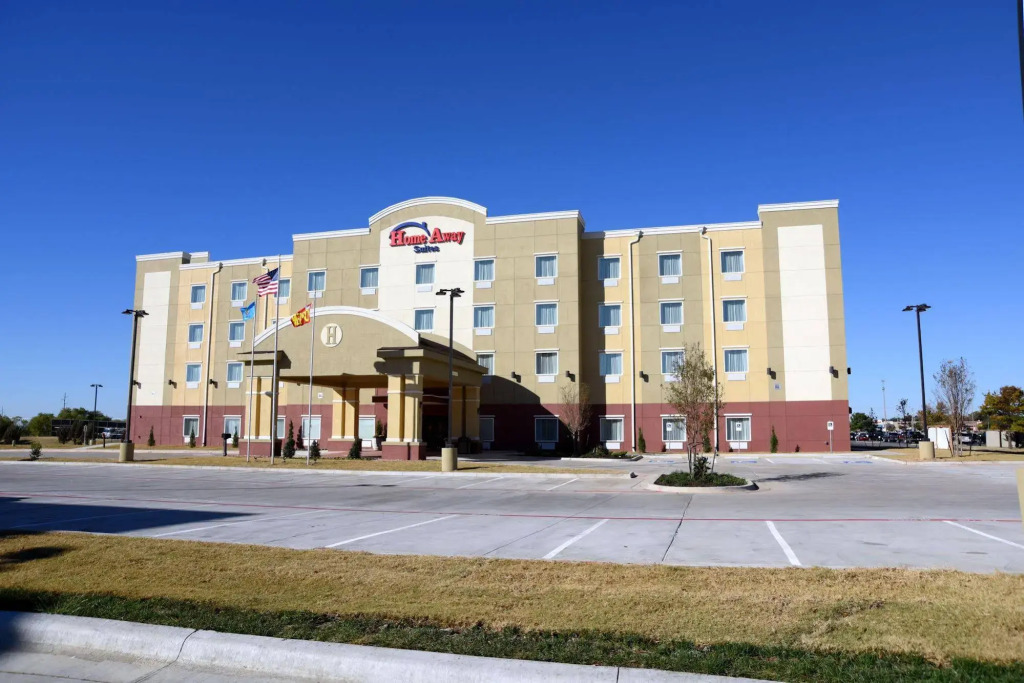 Home Away Kitchen Suites Enid