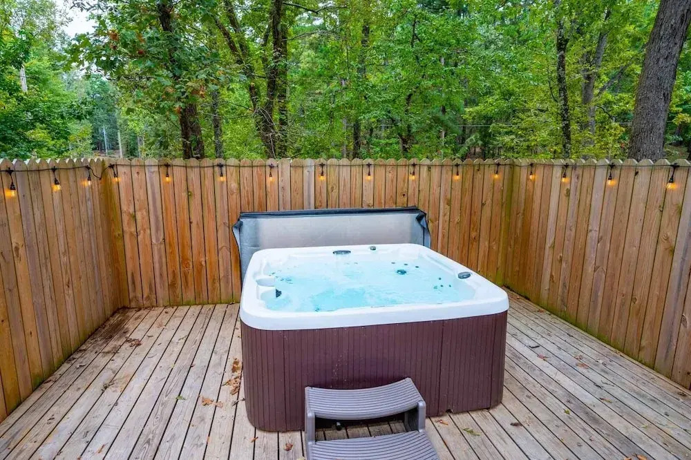 Sugar Hill Newly Remodeled includes Fully Supplied Kitchen and Hot Tub by RedAwning
