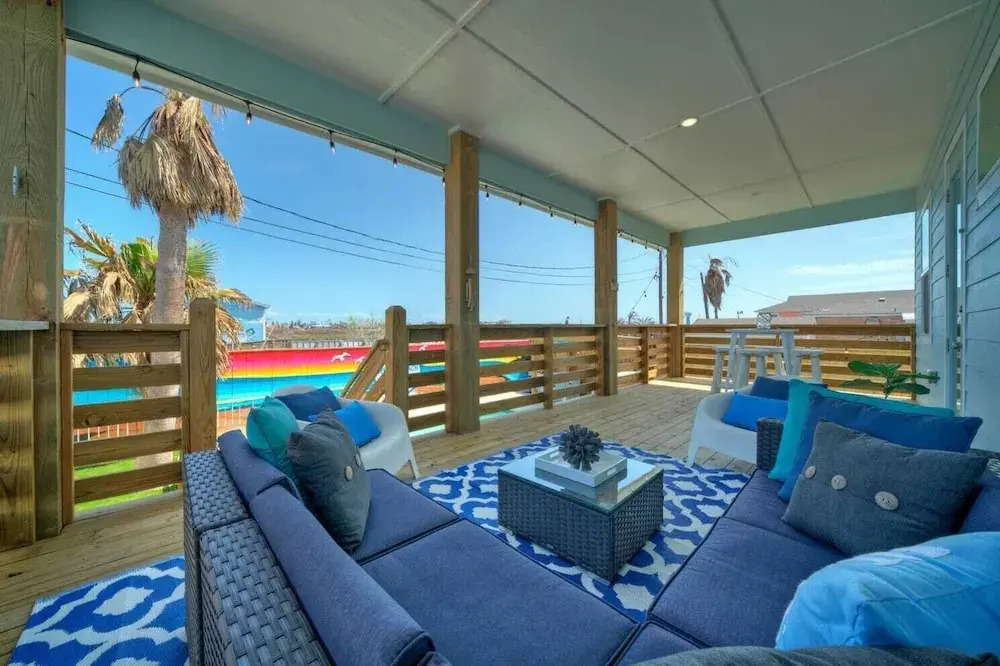 Sleeps 22! 2 Homes Priv Pool, Putting Green, Bar, Deck, Prime Port A Location