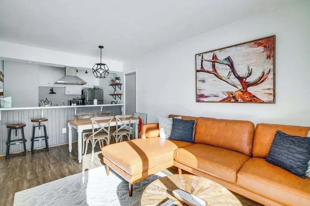 Condo w/ Balcony & Views - Steps to Ski Shuttle!