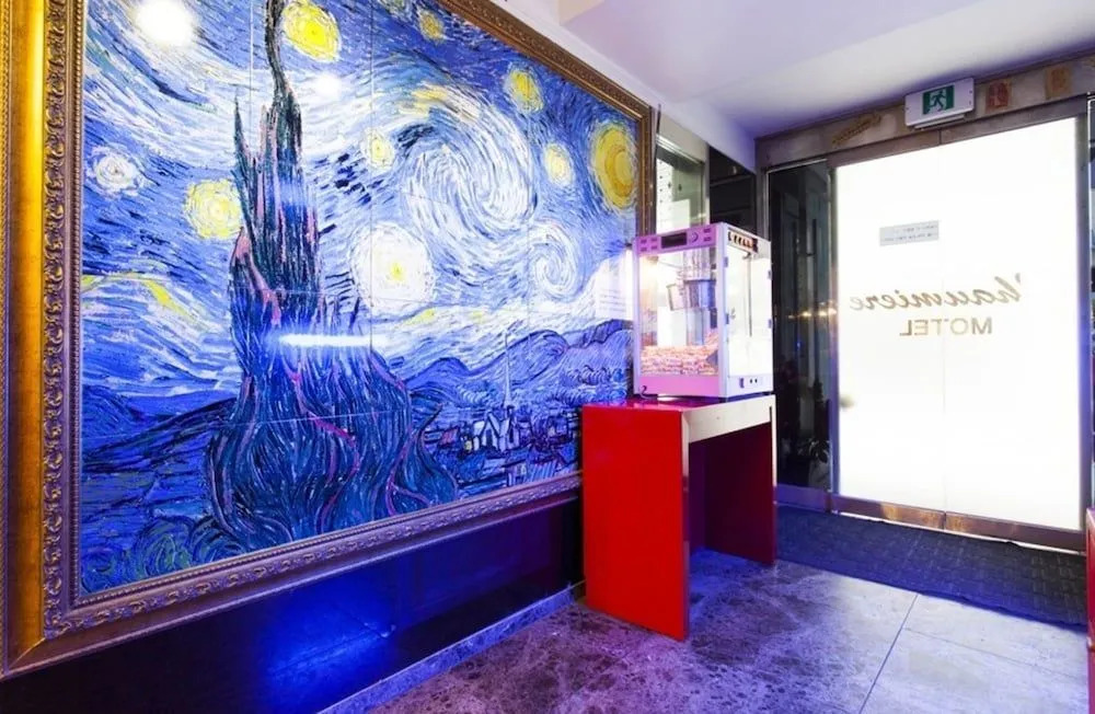 Chaumiere Motel
