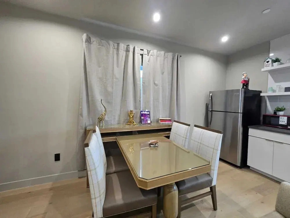 Modern 4 & 5 BR Townhomes Minutes from Downtown LA