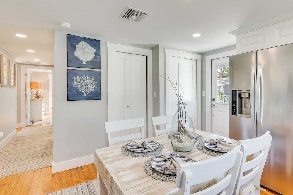 7 Mi to Indian Rocks Beach: Breezy Family Retreat!