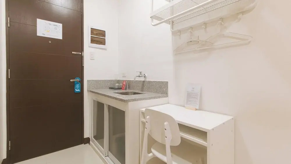 Sans Hotel at One JD Place Makati by RedDoorz