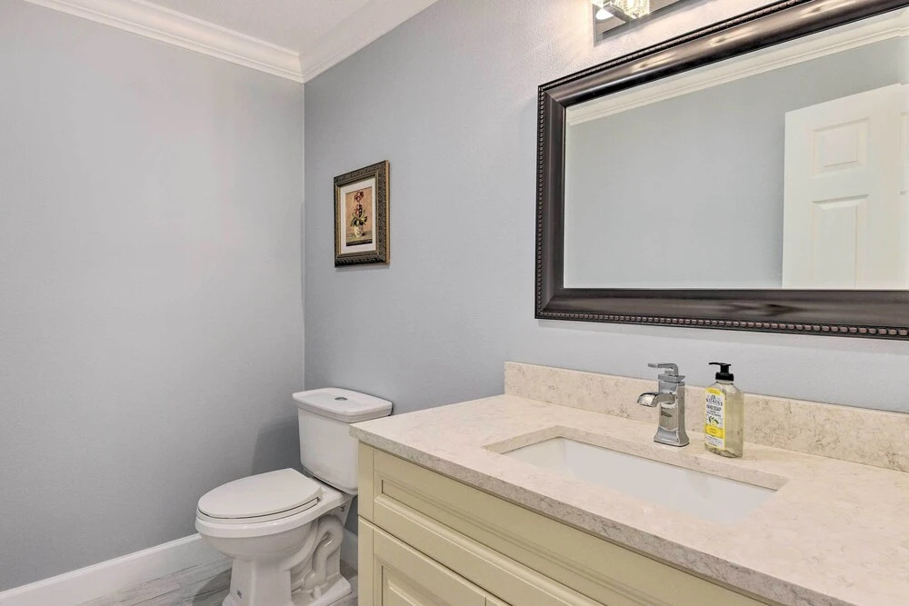 3 Mi to Dtwn Bradenton: Home w/ Yard!