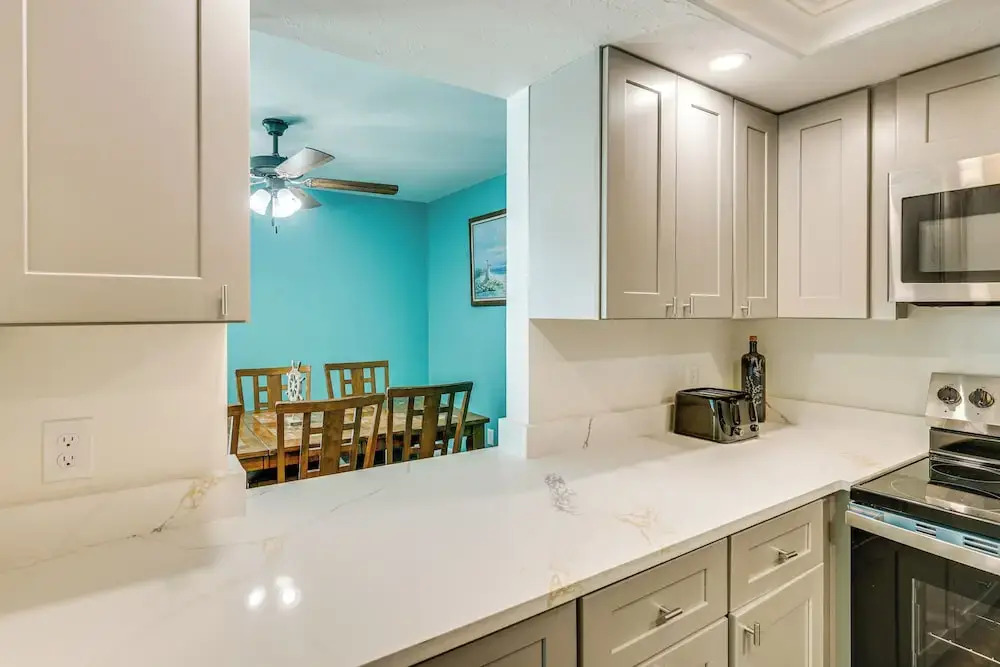 So Close to Coast: Walkable Fort Myers Beach Unit!