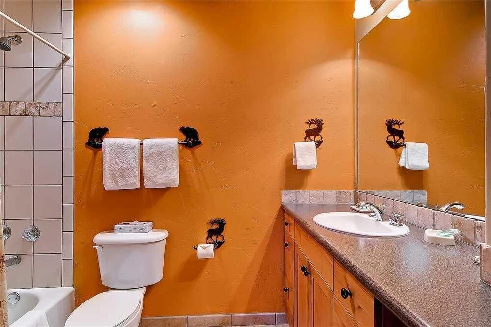 Tl2301 Great Location, Top Floor, Beautiful Decor! Winter Specials!