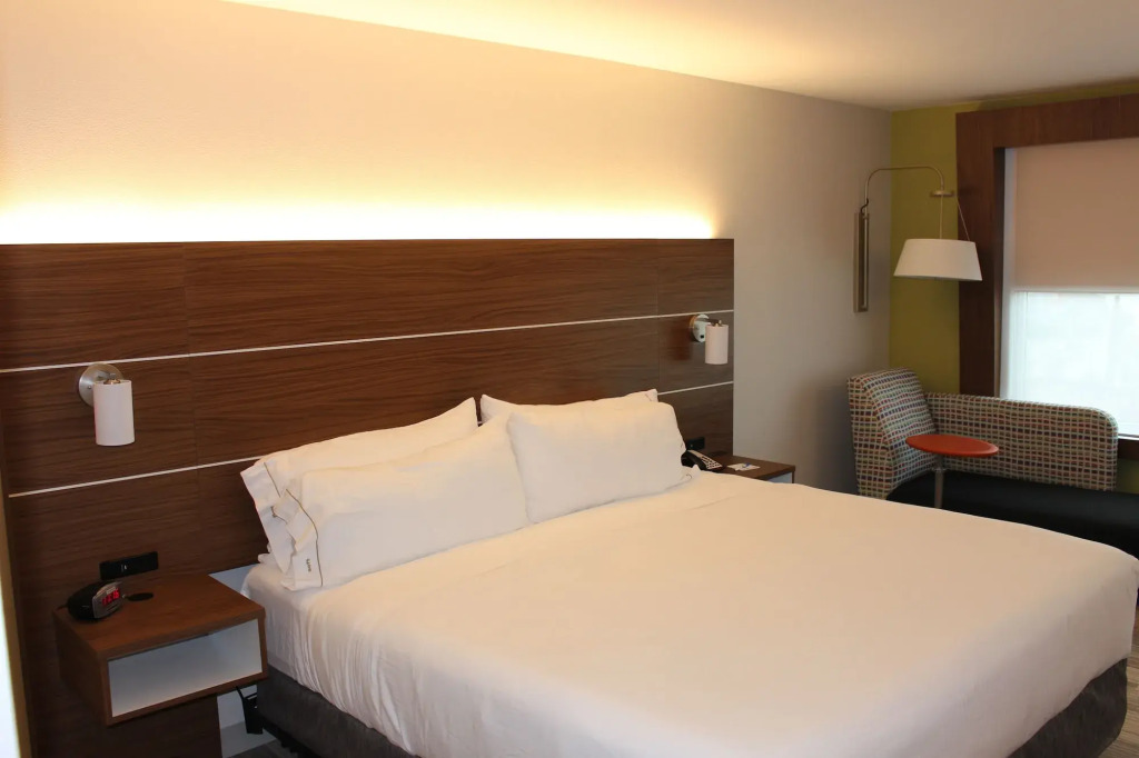 Holiday Inn Express & Suites Mississauga-Toronto Southwest by IHG