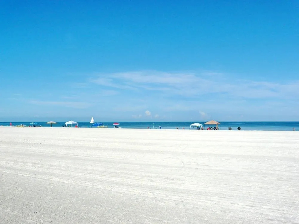 Beach Club 417