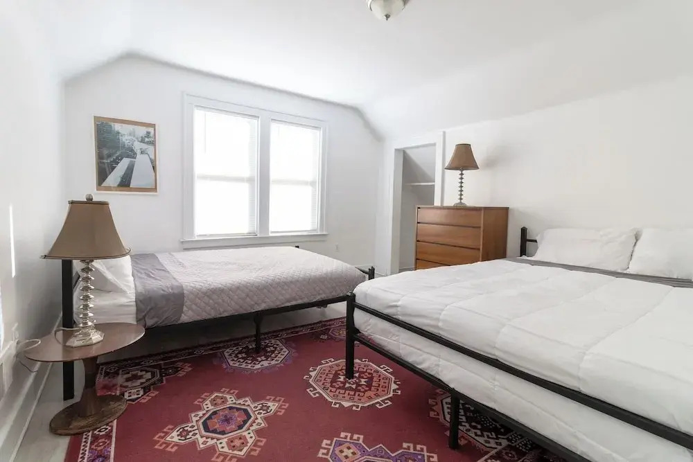 Spacious 4BR Family Home in Detroit Wifi & Parking