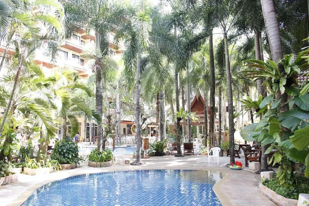B Buri Hotel