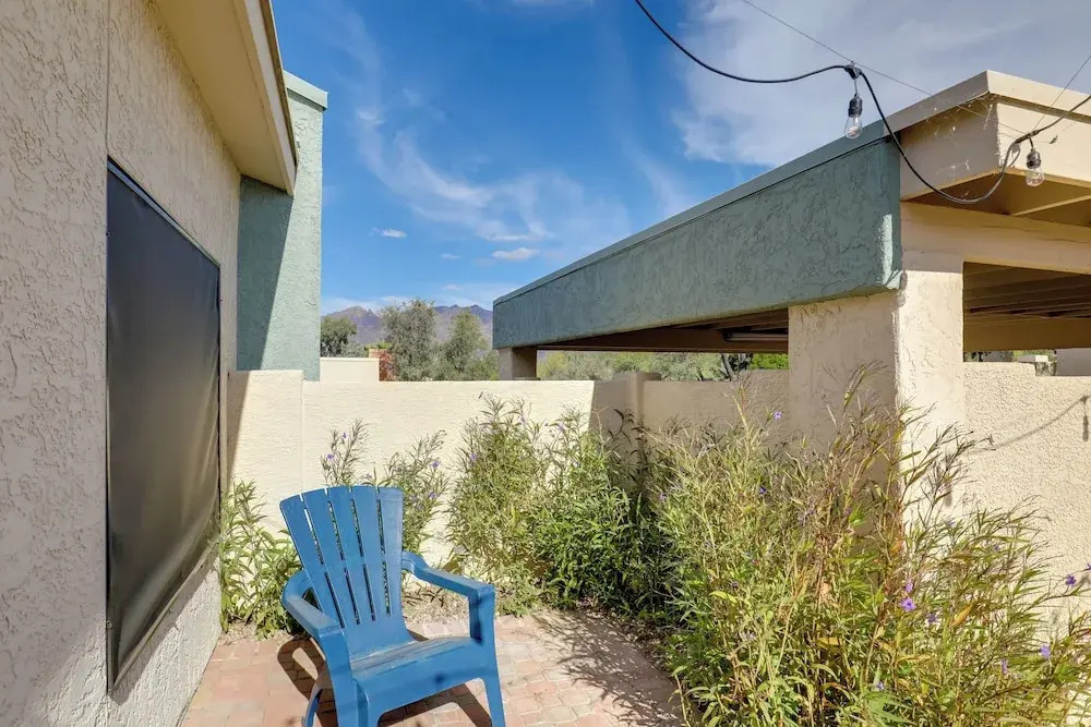 Sunny Tucson Townhome w/ Patio & Mountain Views!