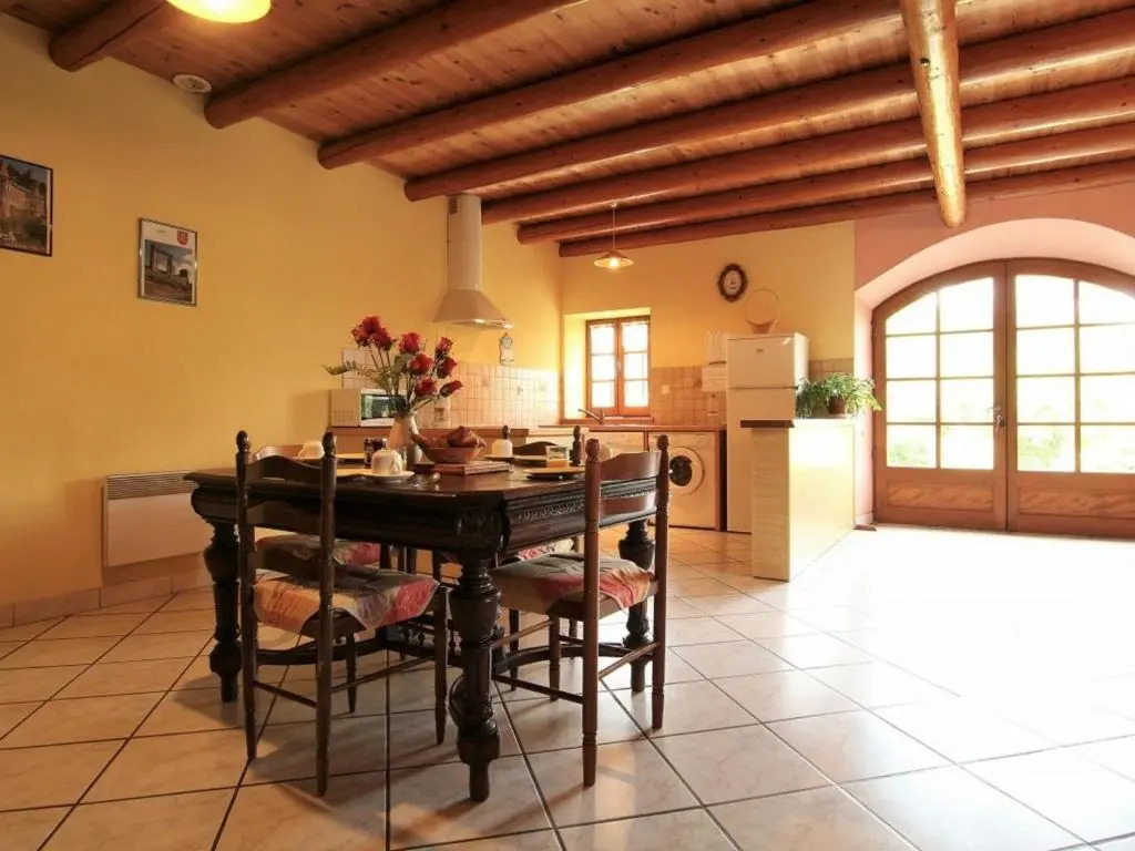 Grande maison en pierres avec jardin, proche dun bourg médiéval, animaux acceptés - FR-1-582-161
