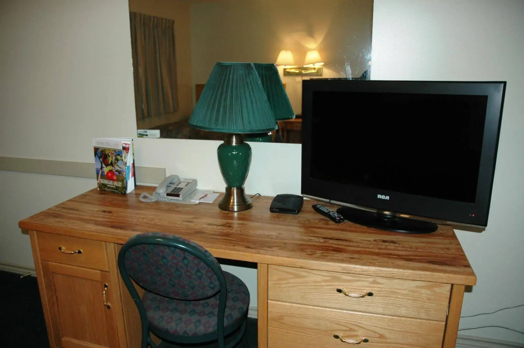 SlumberLodge Hotel