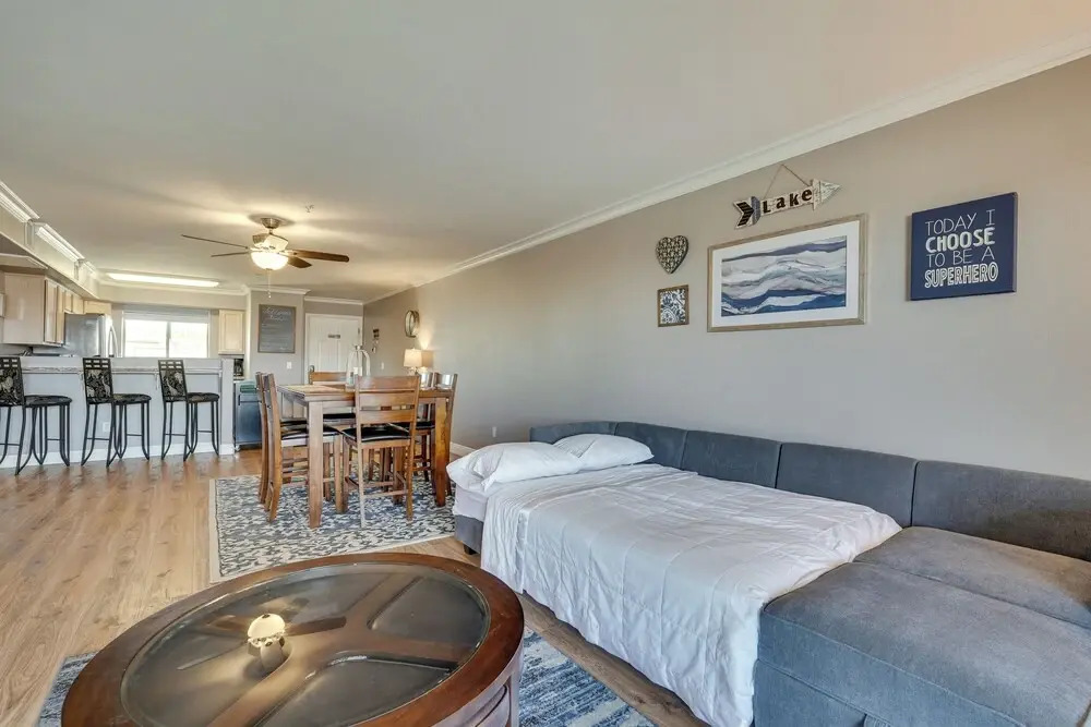 Waterfront Condo w/ Pool Access in Lake Havasu