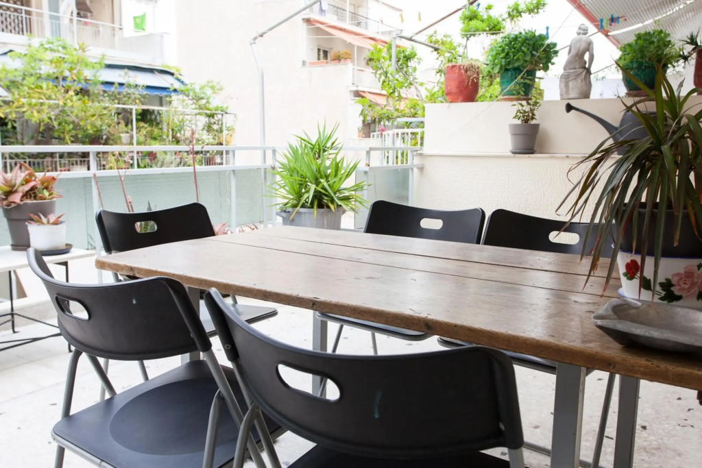 2 Bedroom Artist's Apartment - So Athens