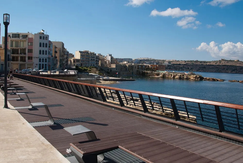 Blue Harbour 4 – Seafront 3 bedroom self catering holiday apartment with terrace