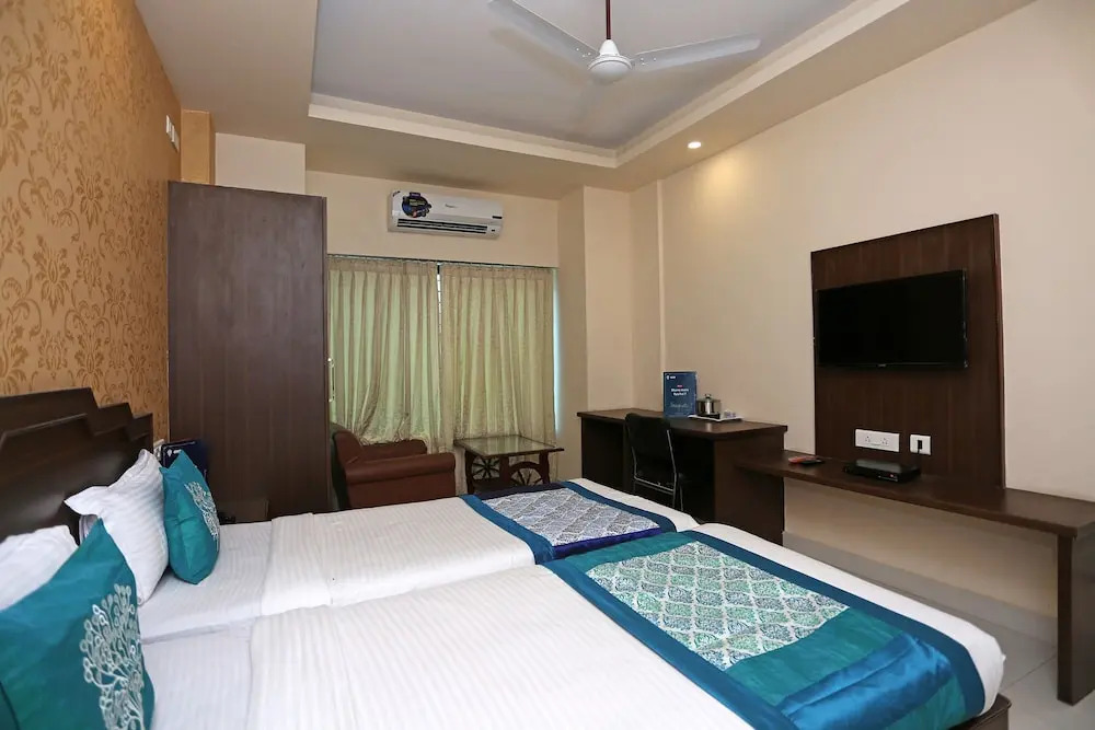 Capital O 9010 Hotel Railview