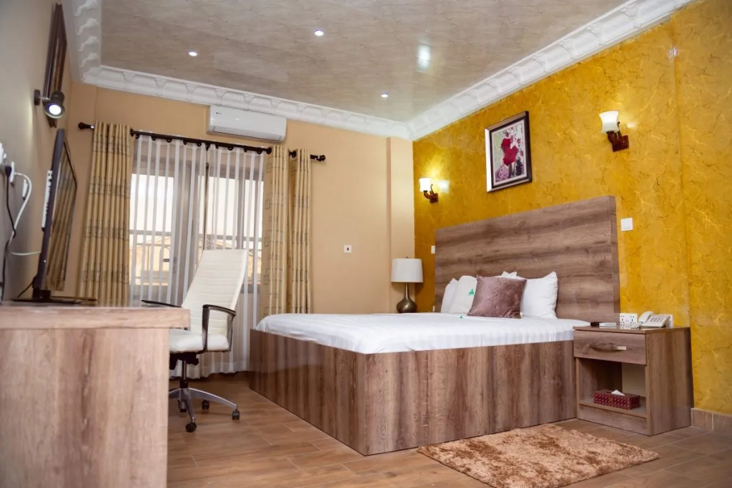 Ange Hill Hotel