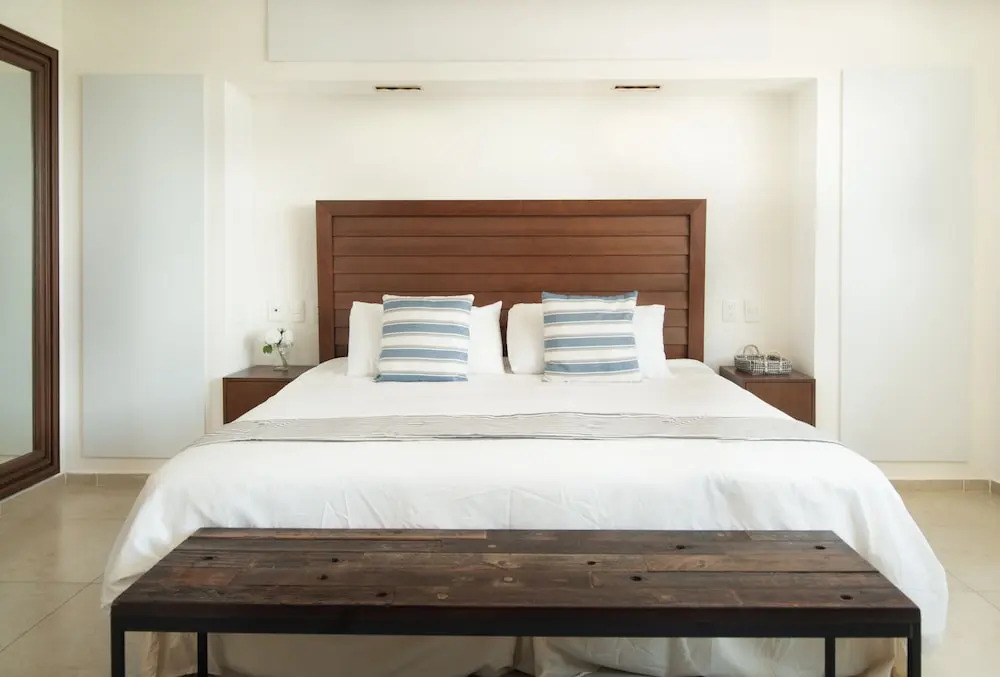 ARENA Stunning 2 BDR Beachfront- Designer Vibes