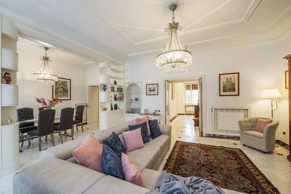 Stylish and Chic 4 Bed/3 Bath in a Great Area