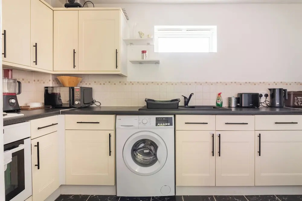 Charming Cosy Coach House in Fishponds, Bristol