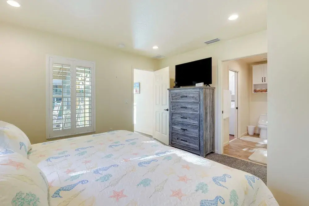 Pet-friendly Fort Pierce Home w/ Screened Porch!
