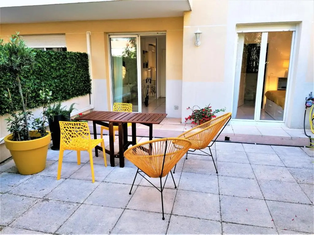 Studio neuf 25 m2, terrasse 35 m2 proche port Nice, Centre ville