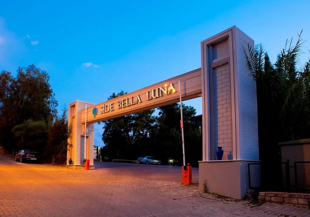 Elysium Side Bella