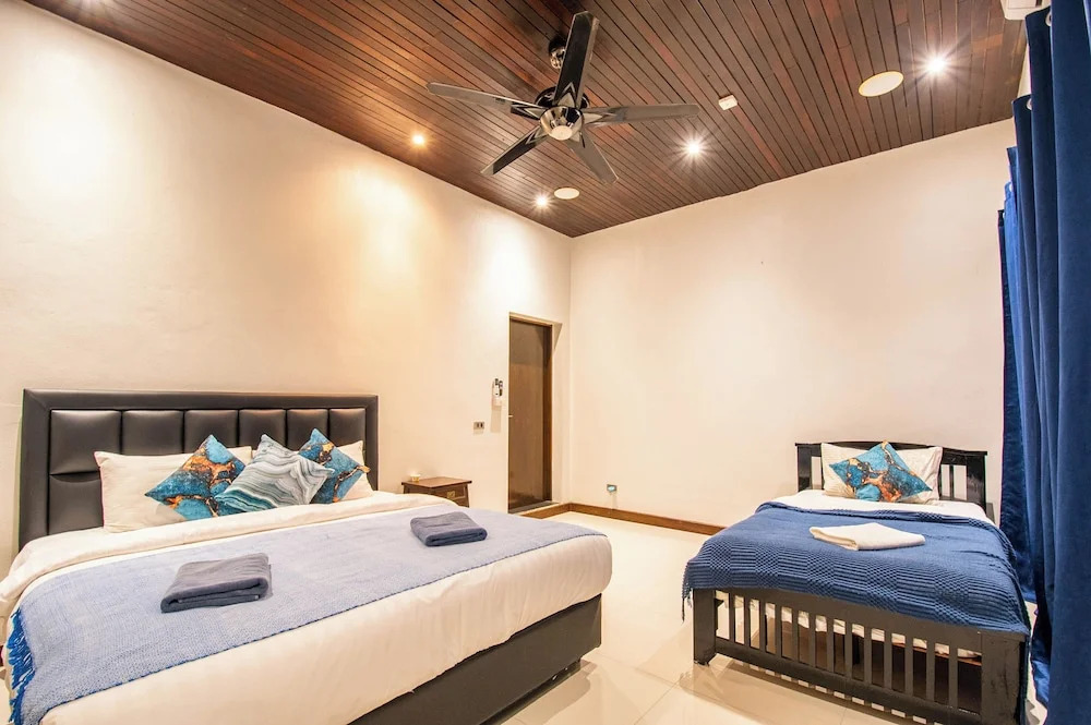 Seaside Villa 3 Pools, 2 mins walk to beach