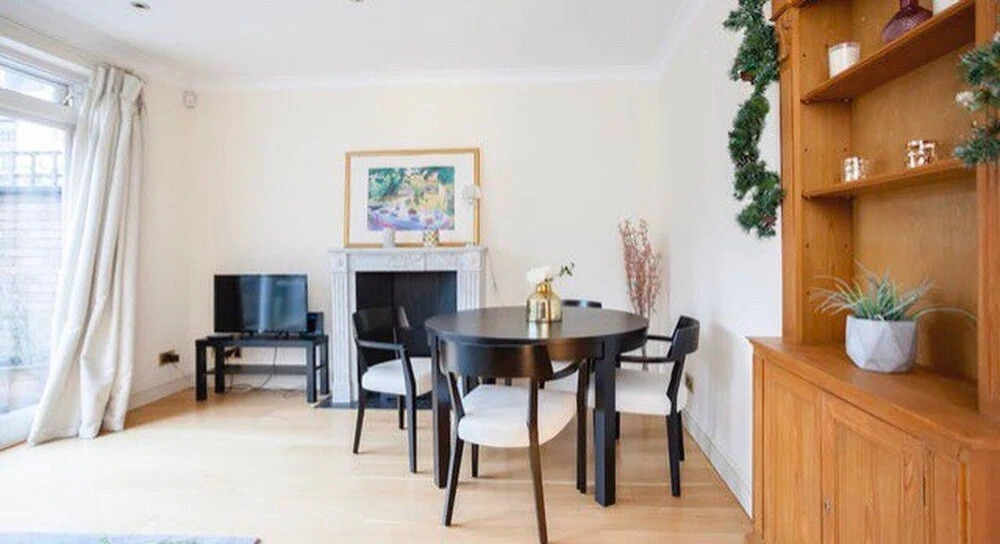 1 Bed Apartment With Balcony In Knightsbridge