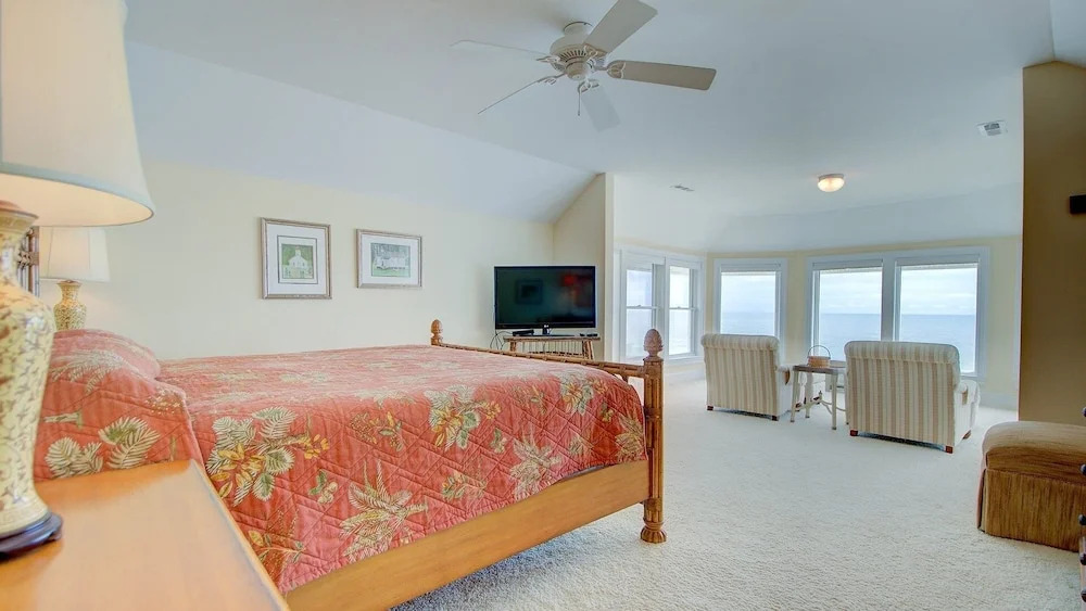 Come Seek A Higher Porpoise! 6 Bedroom Home by Peace Vacations