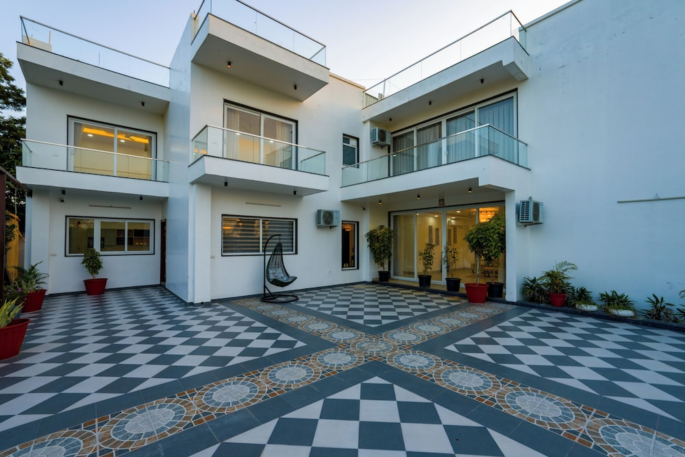 ELIVAAS Adhiva Retreat 5 BHK Farmhouse