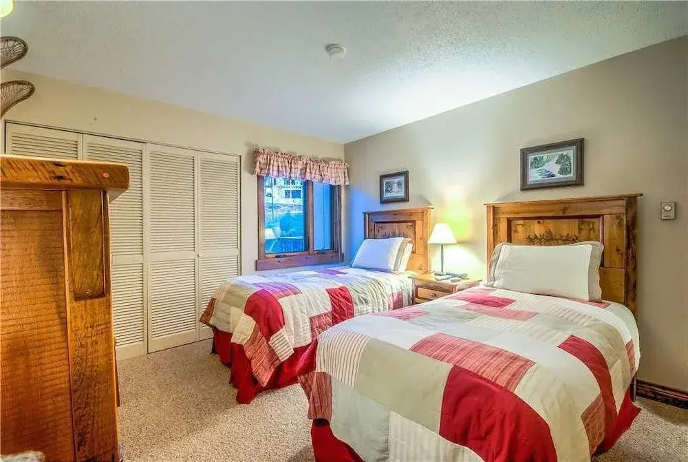 Ski Inn 325