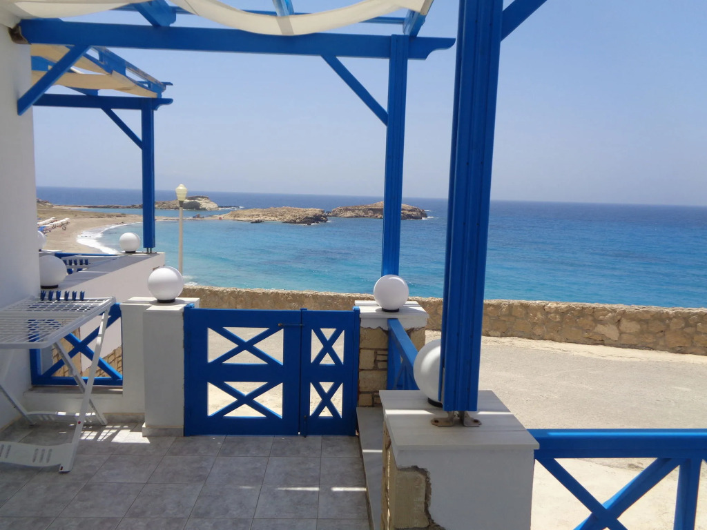 Blue and White Studios & Apartments