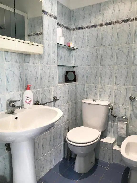 BH - 4 PEOPLE - Flat close to railway station and sea