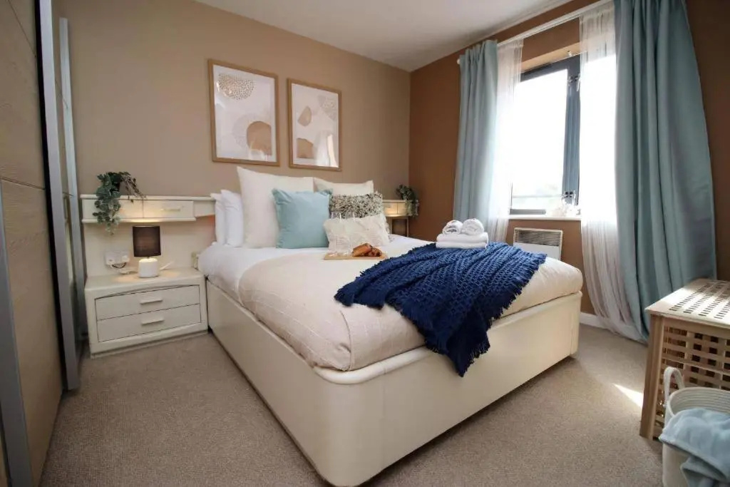 The Observatory by Mia Living 2 bedroom apartment overlooking Swansea Beach with free parking
