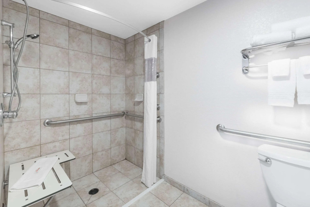 Days Inn by Wyndham Bismarck
